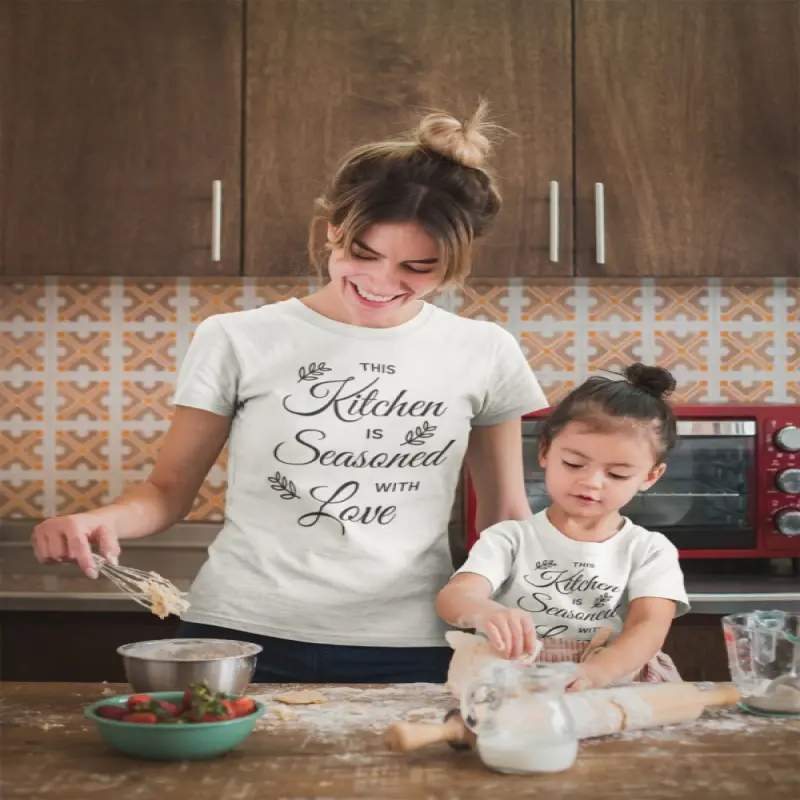 This kitchen is..., tricou cu mesaj fv