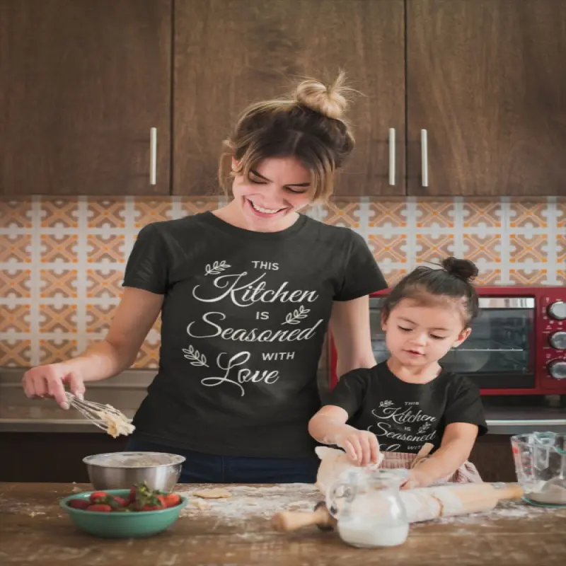 This kitchen is..., tricou cu mesaj fv