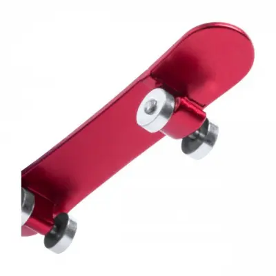 Skater, breloc deschizator din metal, se poate personaliza
