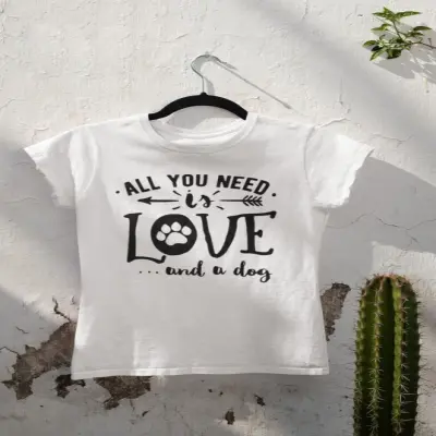 All you need is love and a dog, tricou cu mesaj
