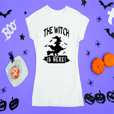 The witch is here, tricou cu mesaj