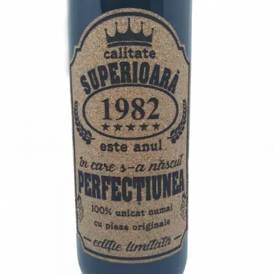 1982 este anul in care s-a nascut perfectiunea, eticheta pluta cu mesaj